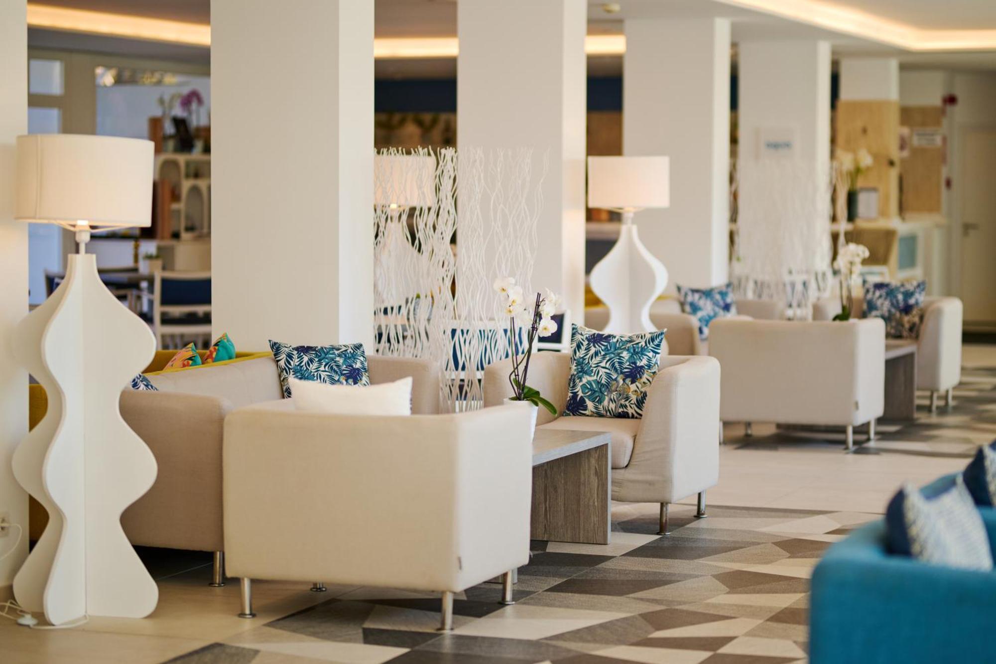 Готель Aluasoul Carolina - Adults Only Фонт-де-Са-Кала Екстер'єр фото